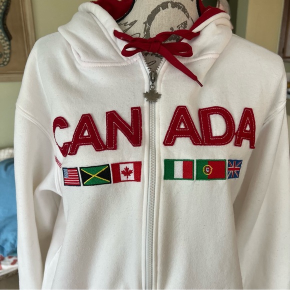 Canada Wear Hoodie Size Large Applique full zipper - Picture 5 of 6